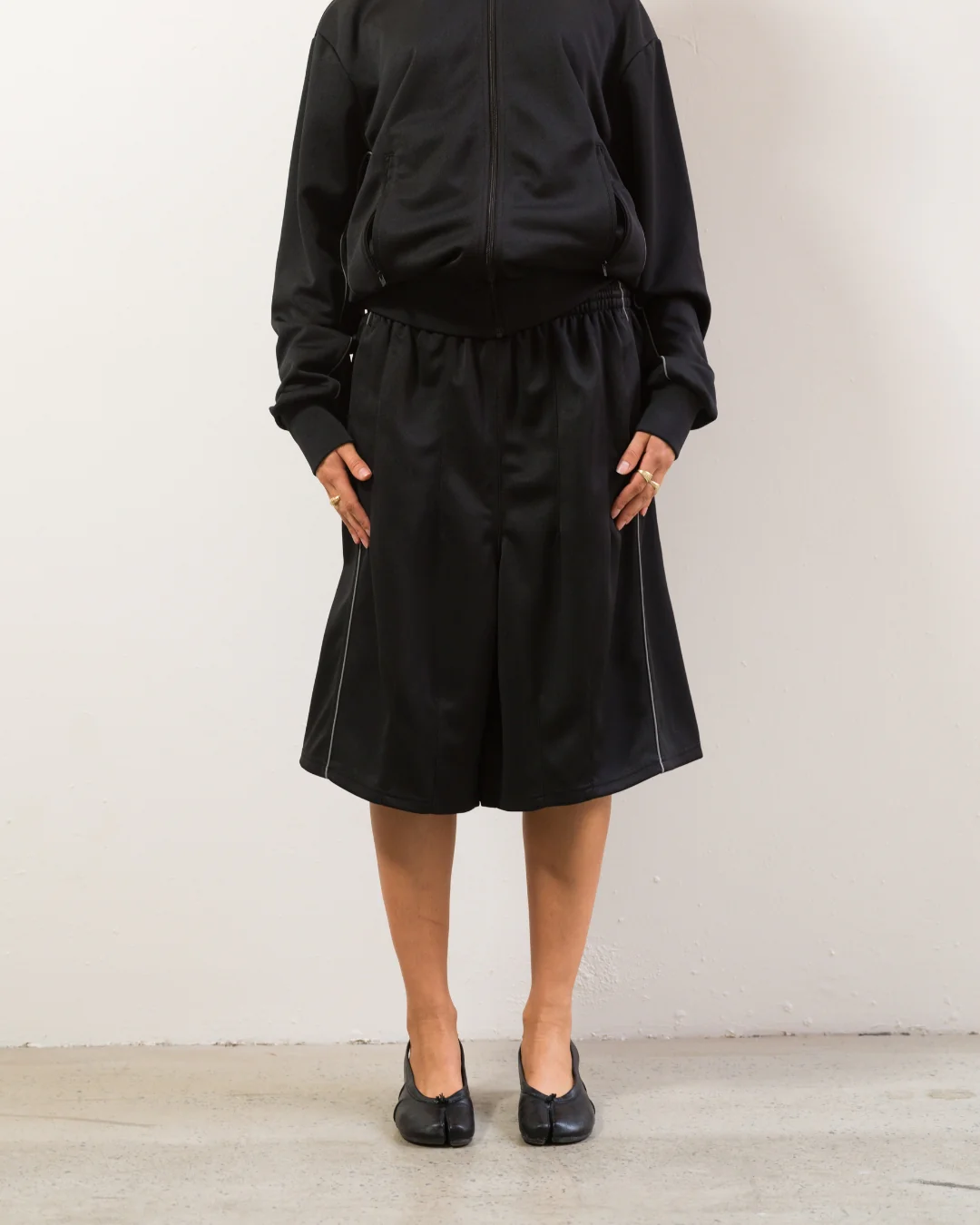 Wide Track Shorts (Anthracite) - Image 6